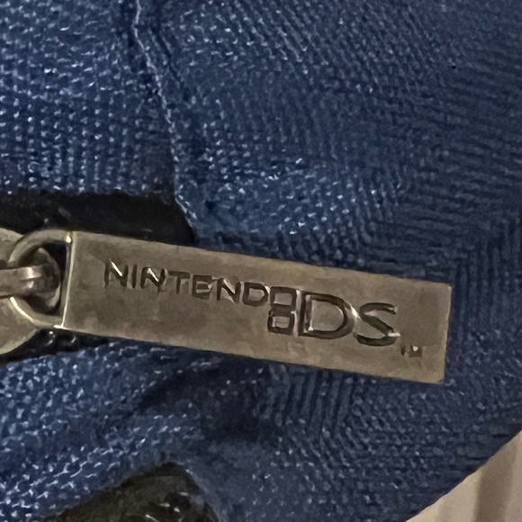 Super Mario Nintendo DS holding case - Picture 5 of 8